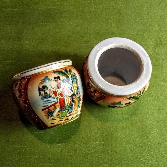 Vintage Japanese Moriage Gold-Rimmed Ceramic Vases - Picture 6 of 7